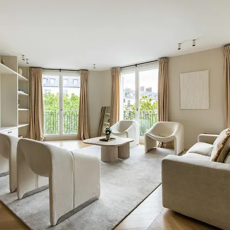 Elegant - 3b 6p - Eiffel Tower