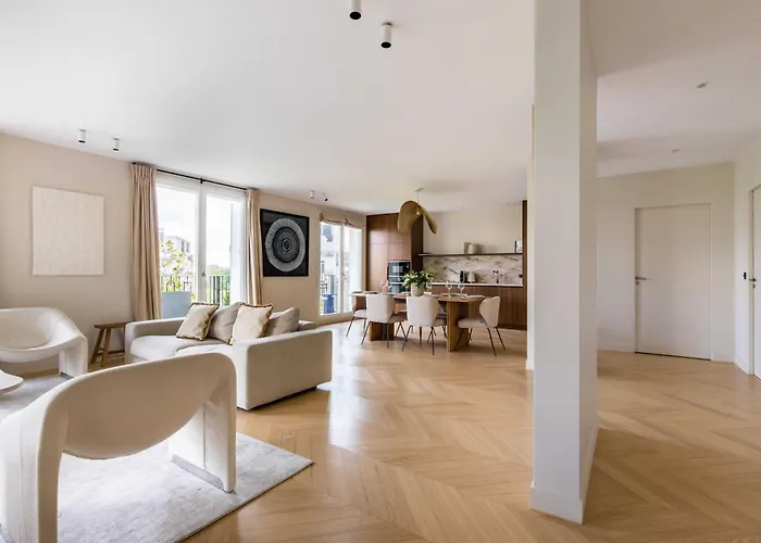 Elegant - 3b 6p - Eiffel Tower *